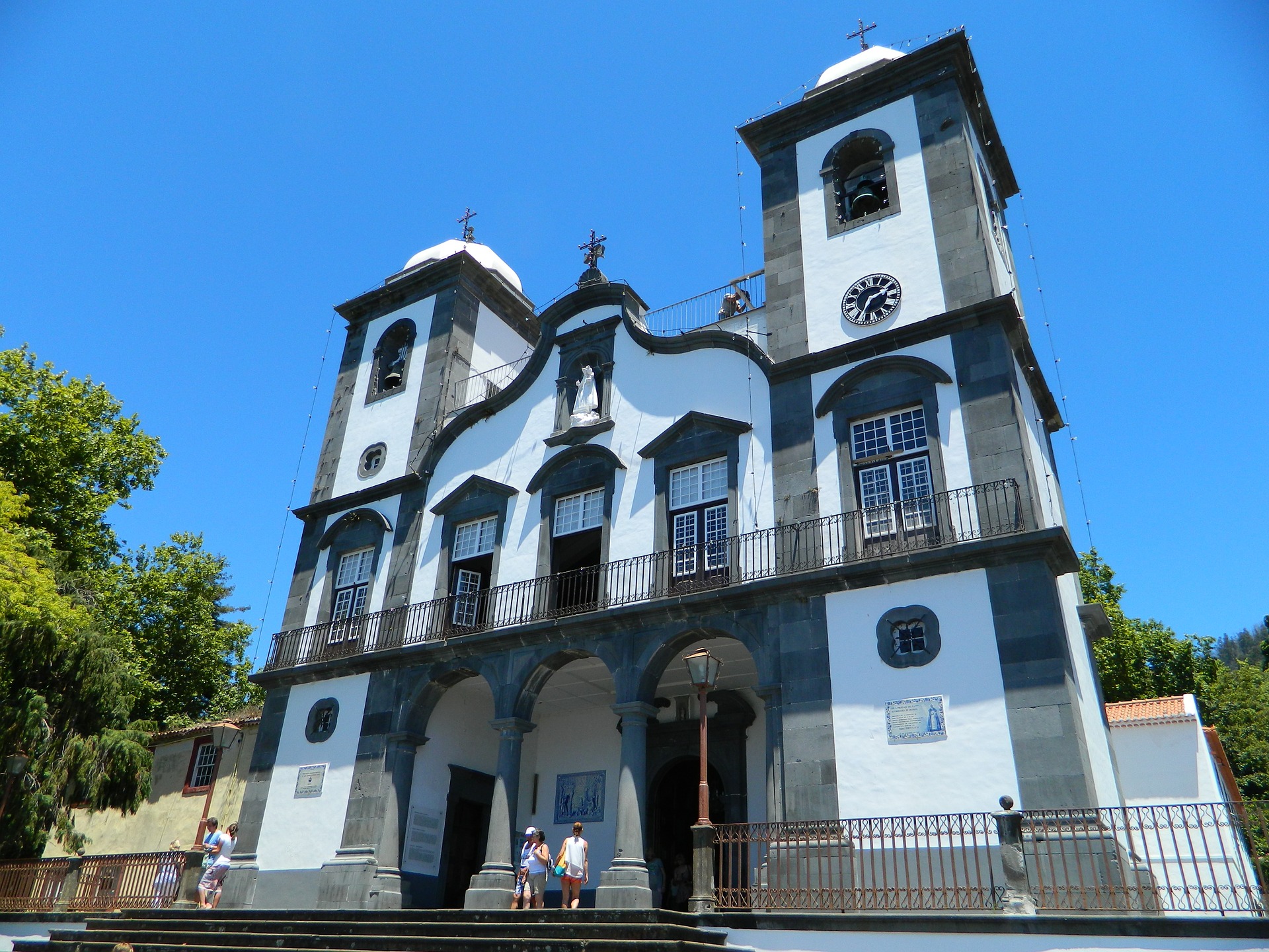 church-264089_1920